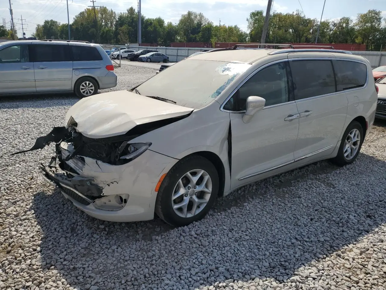 2C4RC1EG7HR782180 CHRYSLER Pacifica 2017