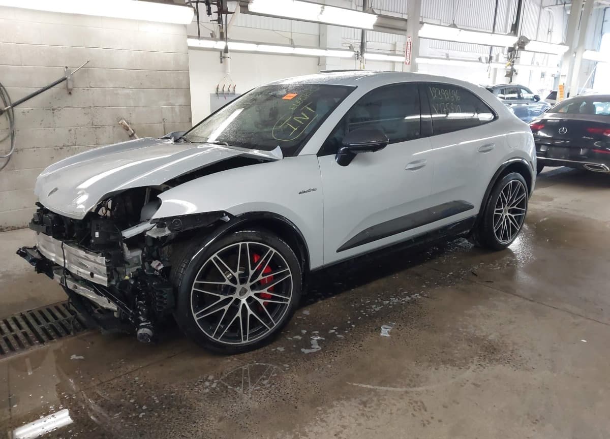 WP1AC2XA2SL175210 PORSCHE Macan 2025